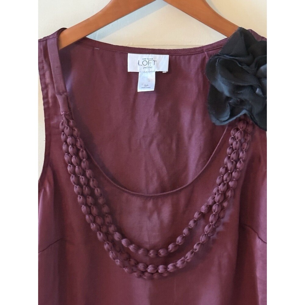 Ann Taylor Loft Women Petite Maroon Sleeveless Tank Top Flower Embellished Sz SP - Picture 3 of 10